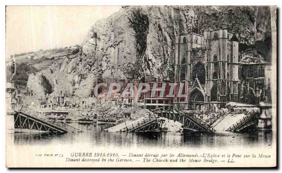 CPA Guerre Dinant detruit par les Allemands L Eglise et le pont sur la Meuse Militaria
