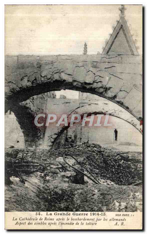 CPA Paris La Cathedrale de Reims apres le Bombardement par les Allemands Militaria