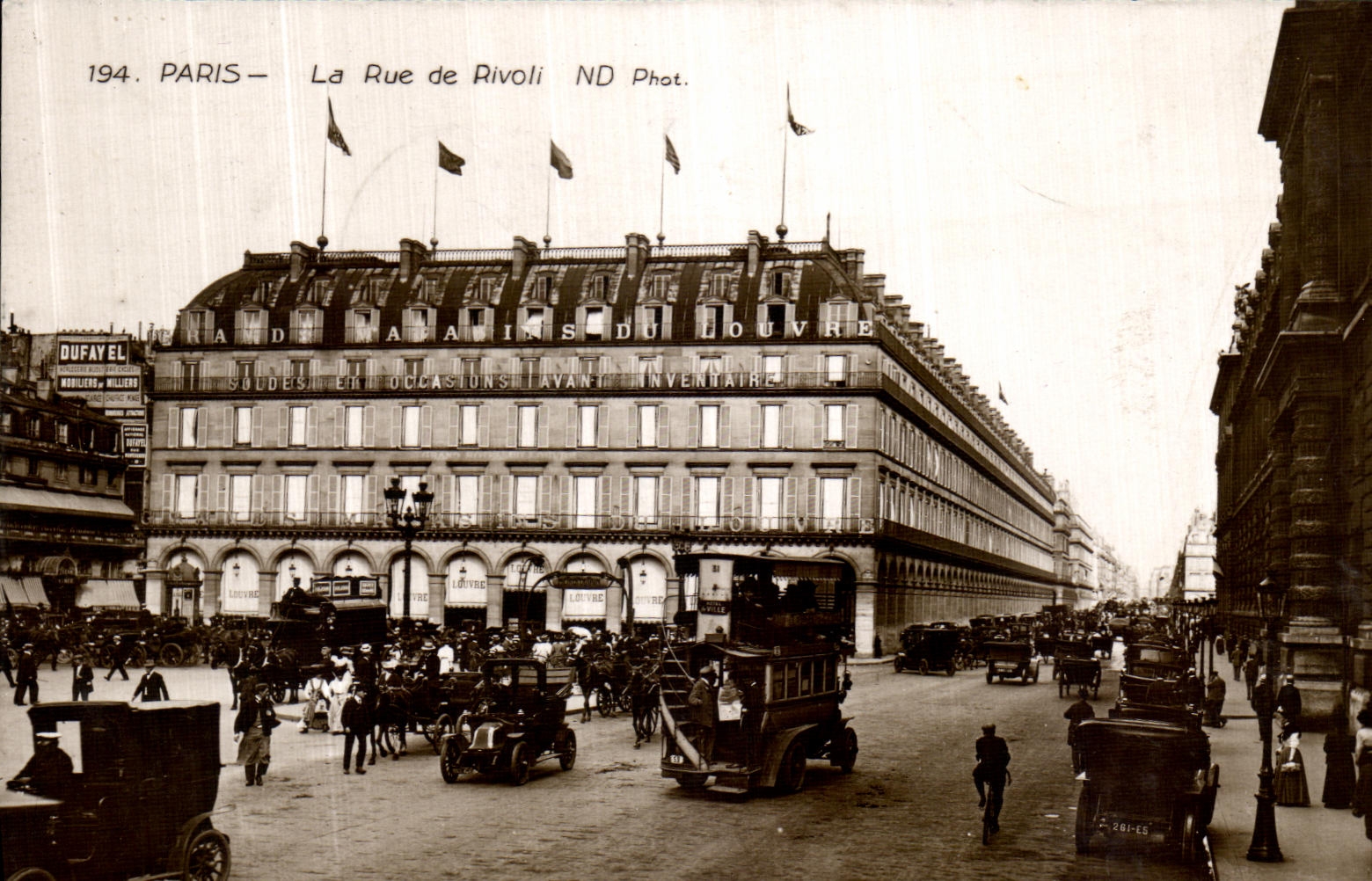 CPA Paris La Rue de Rivoli Grands magasins du Louvre