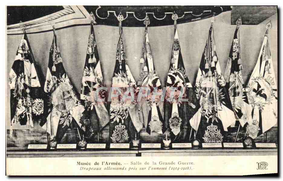 CPA Musee de l Armee Salle de La Grande Guerre Drapeaux allemands pris sur l ennemi Militaria