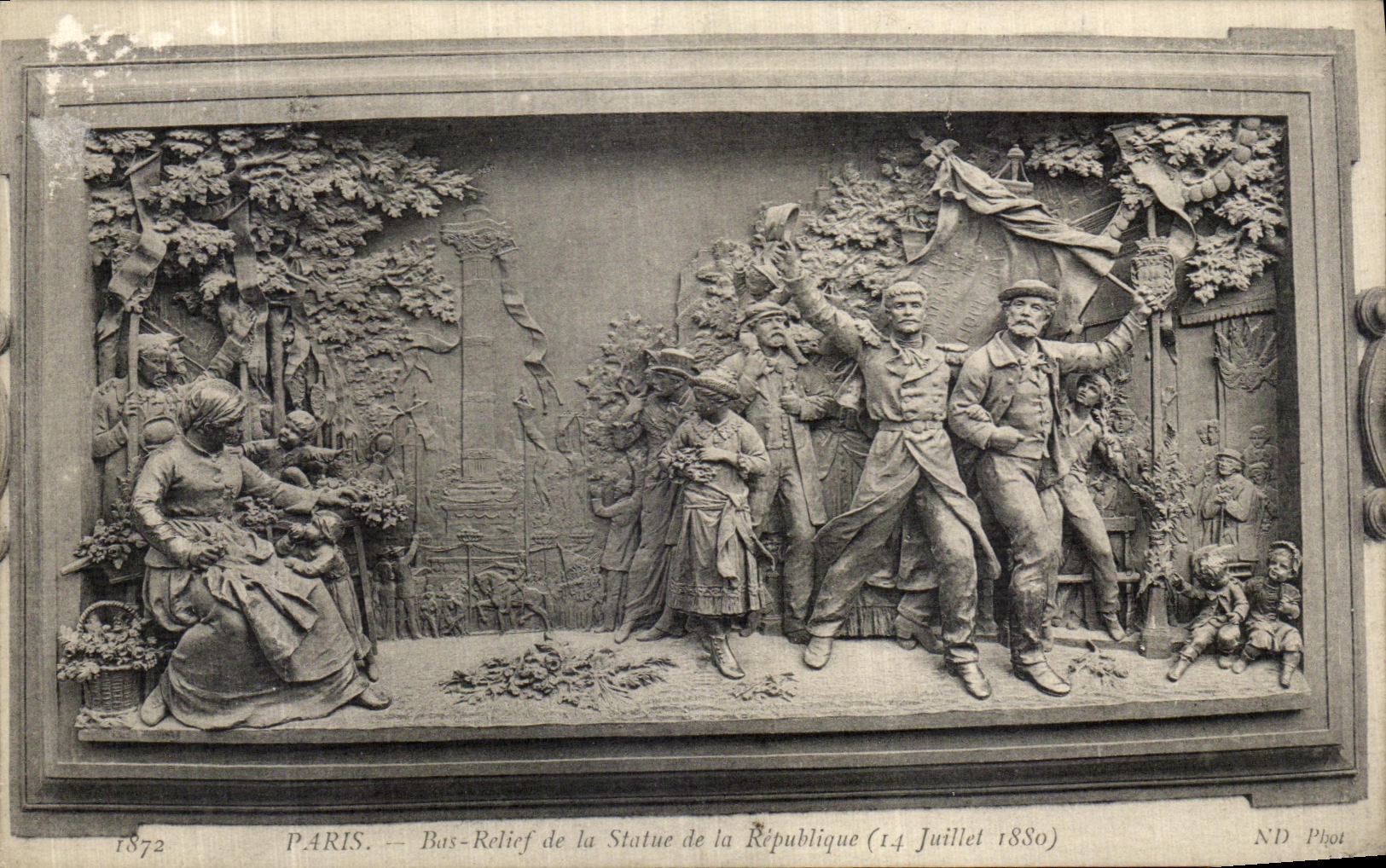 CPA Paris Bas Relief de la Statue de la Republique 14 juillet 1880