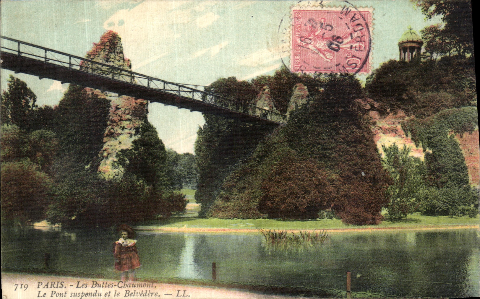 CPA Paris Les Buttes Chaumont Le Pont suspendu et le Belvedere