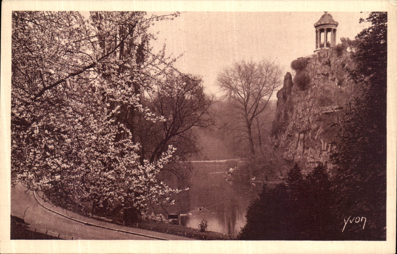 CPA Paris Le Parc des Butes Chaumont 
