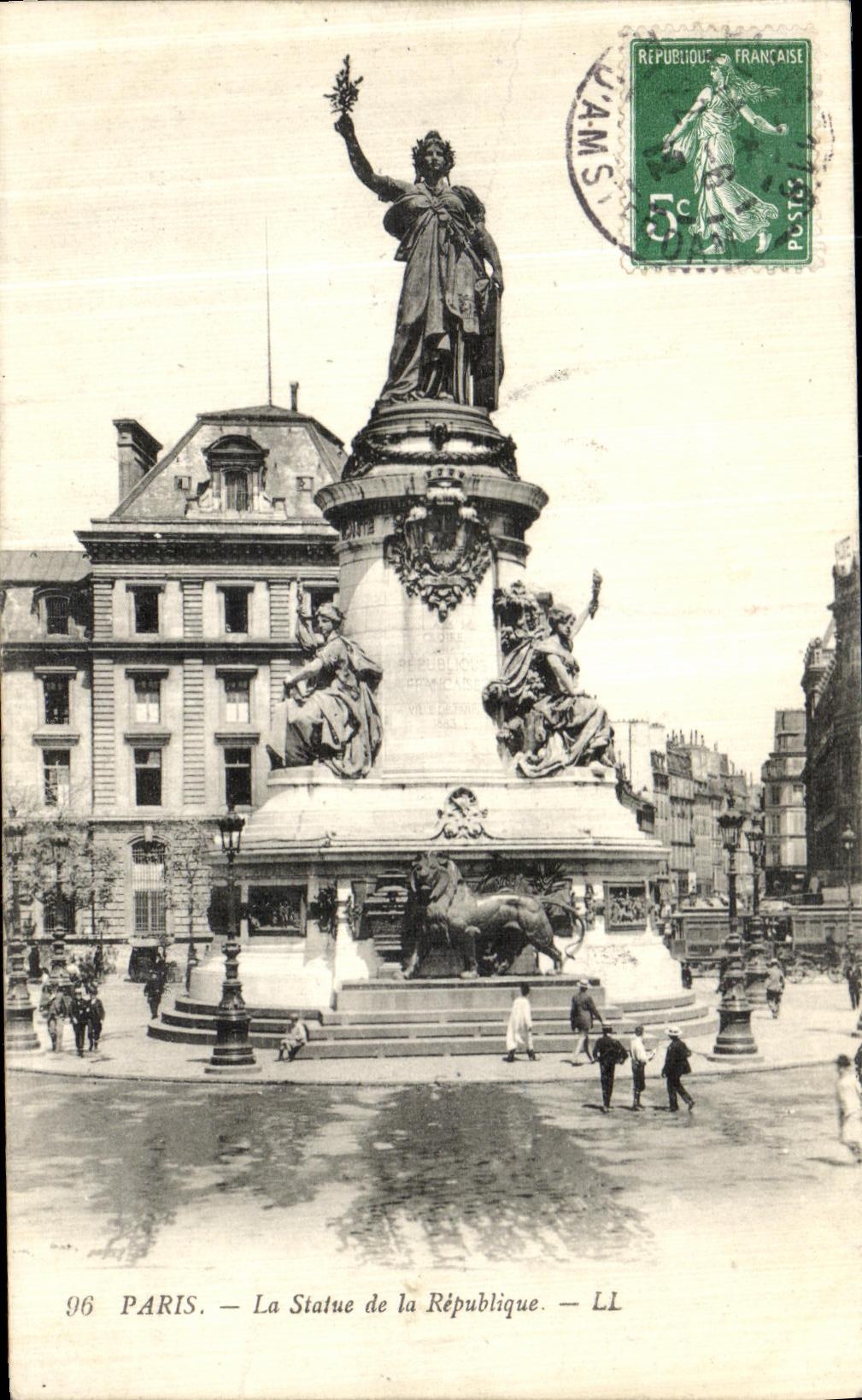 CPA Paris La Statue de la Republique