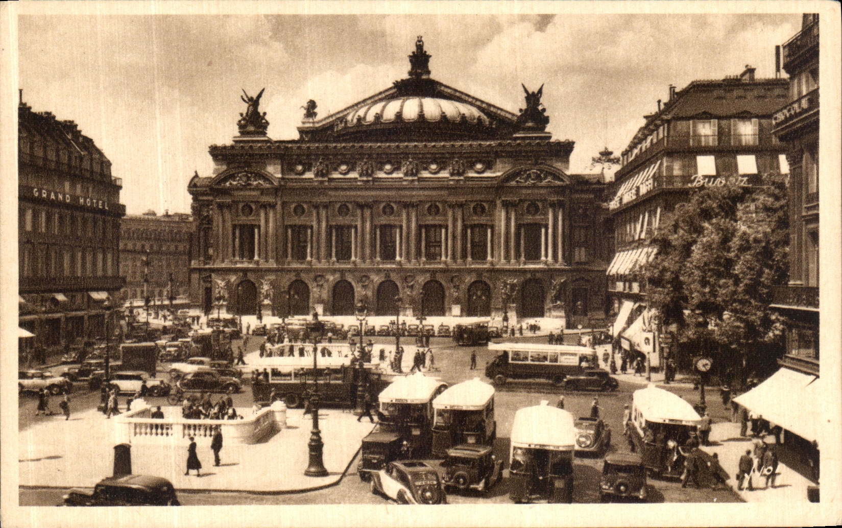 CPA Paris en Flanant Place de L Opera