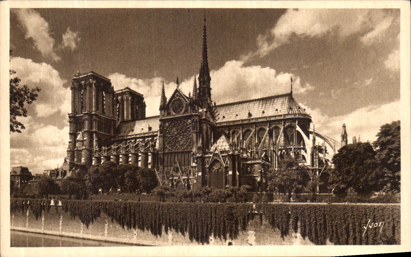 CPA Paris en Flanant Notre Dame