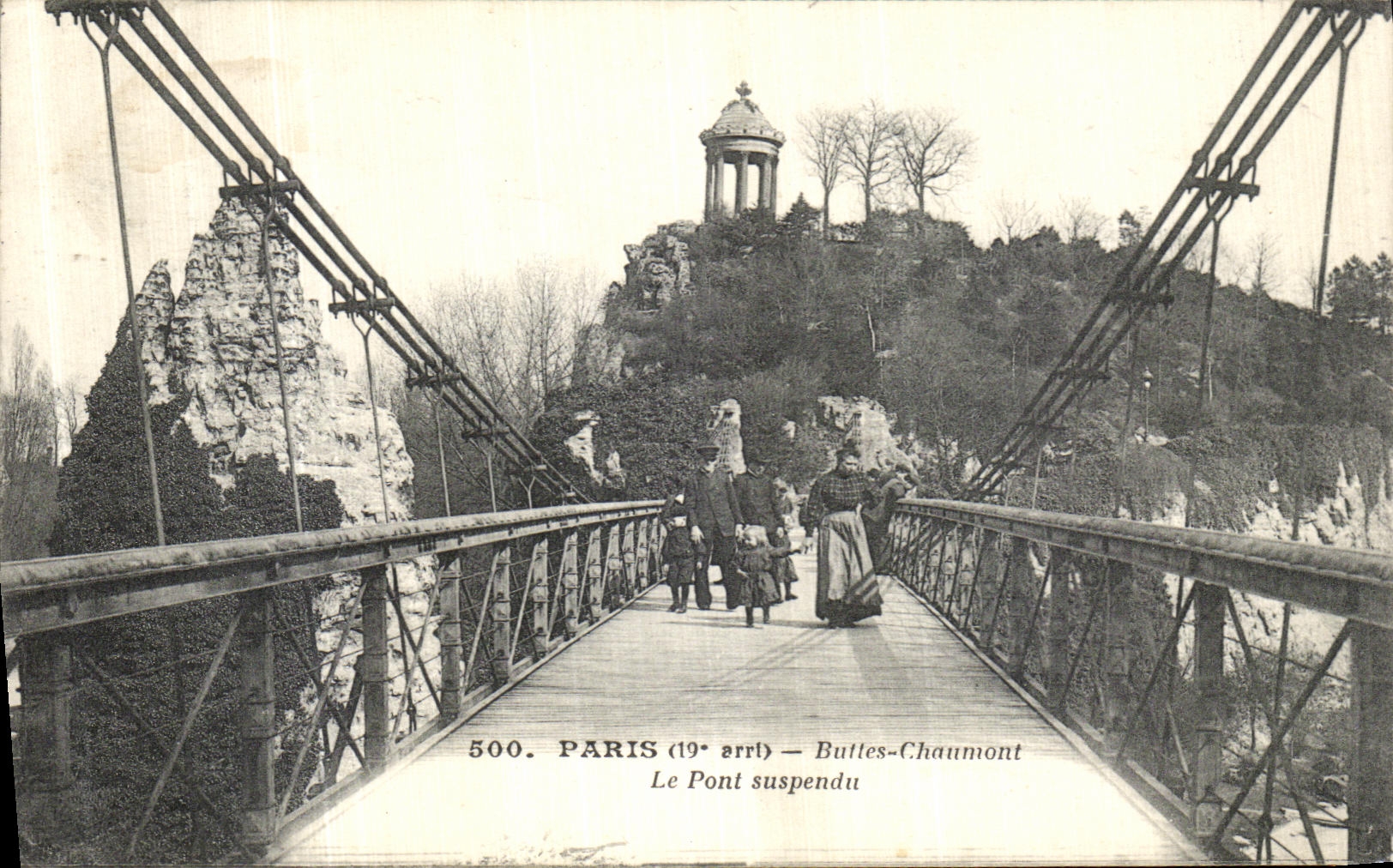 CPA Paris Buttes Chanmont Le Pont suspendu
