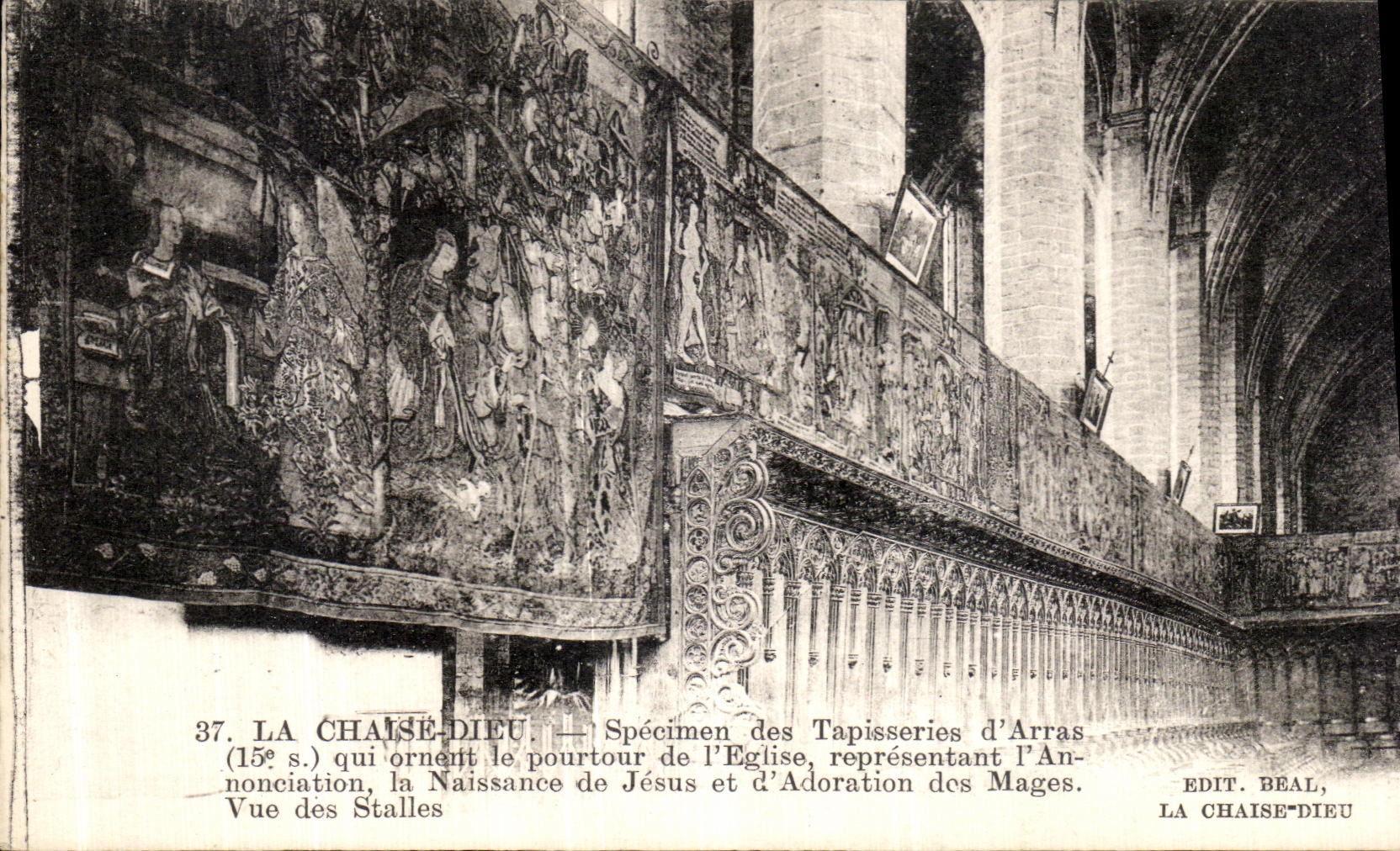 La Chaise-Dieu — Specimen de las Tapicerías de Arras (s. XV) adornando la iglesia, representando la Anunciación, el Nacimiento de Jesús y la Adoración de los Reyes Magos — Edit. Beal, La Chaise-Dieu
