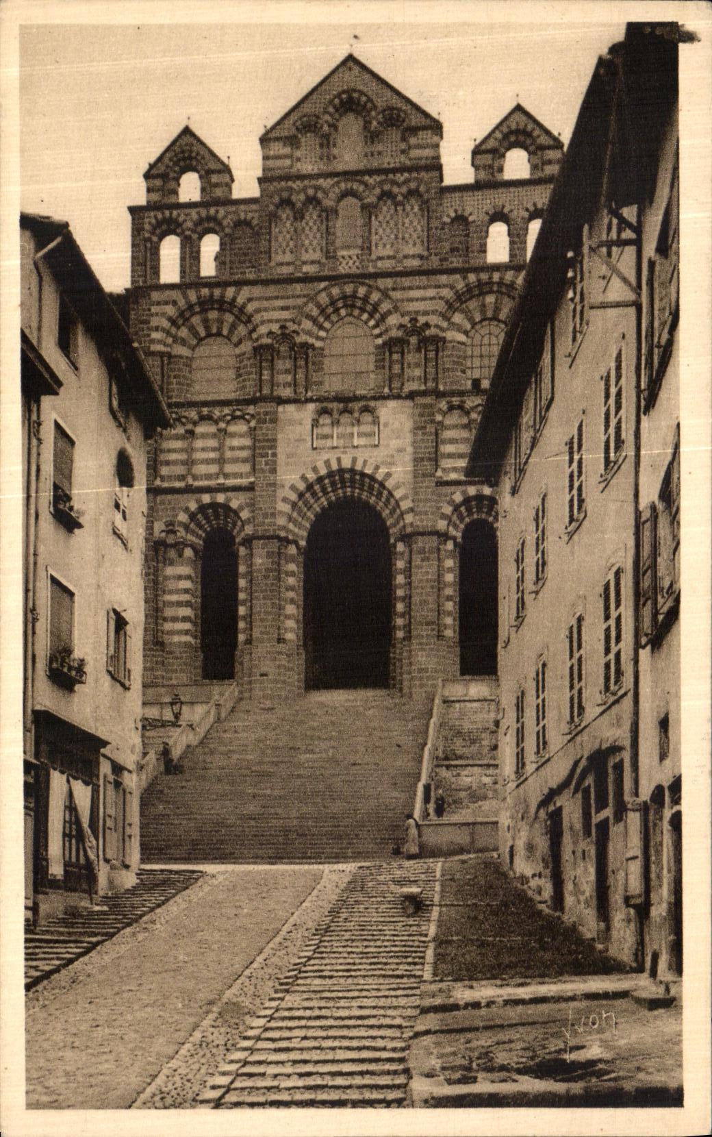 CPA Le Velay Le Puy Basilique de Notre Dame Du Puy L aFacade 