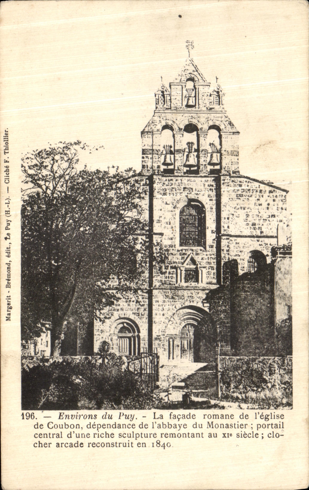 CPA Environs du Puy La Facade Romance de l Eglise de Coubon 