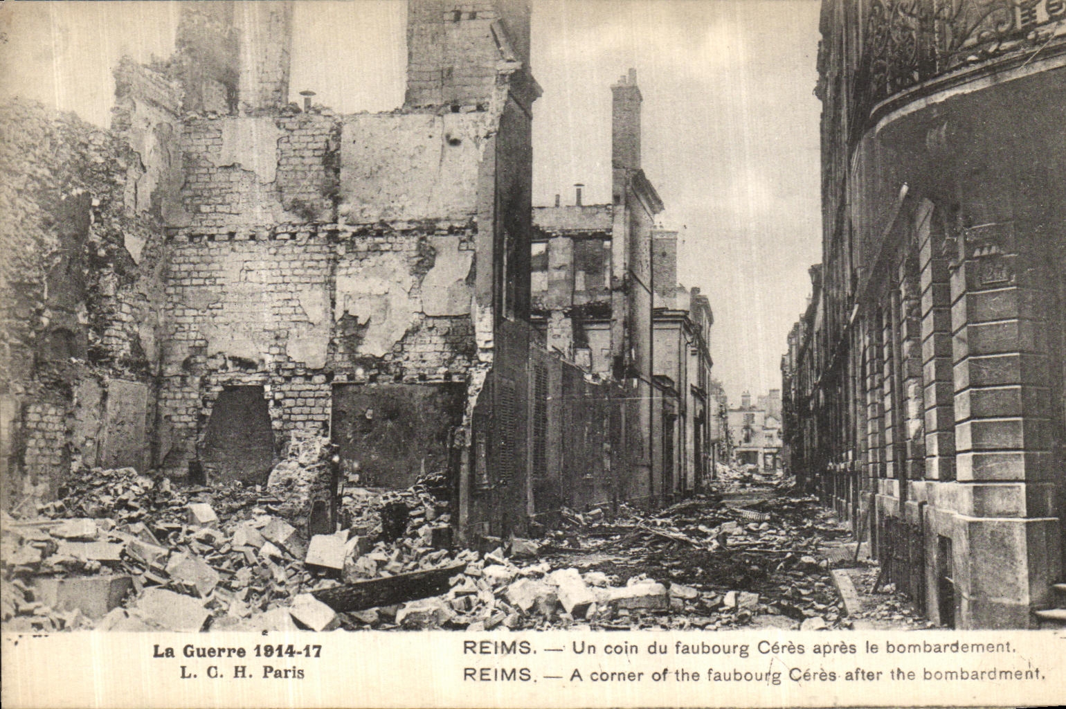 CPA Reims Un Coin du Faubourg Ceres apres le Bombardement Militaria