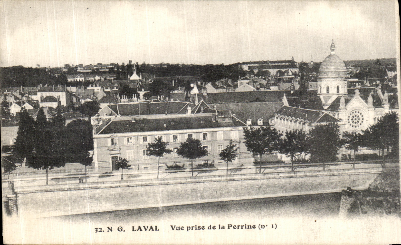Laval — Vue prise de la Perrine (n° 1) — N.G. Laval