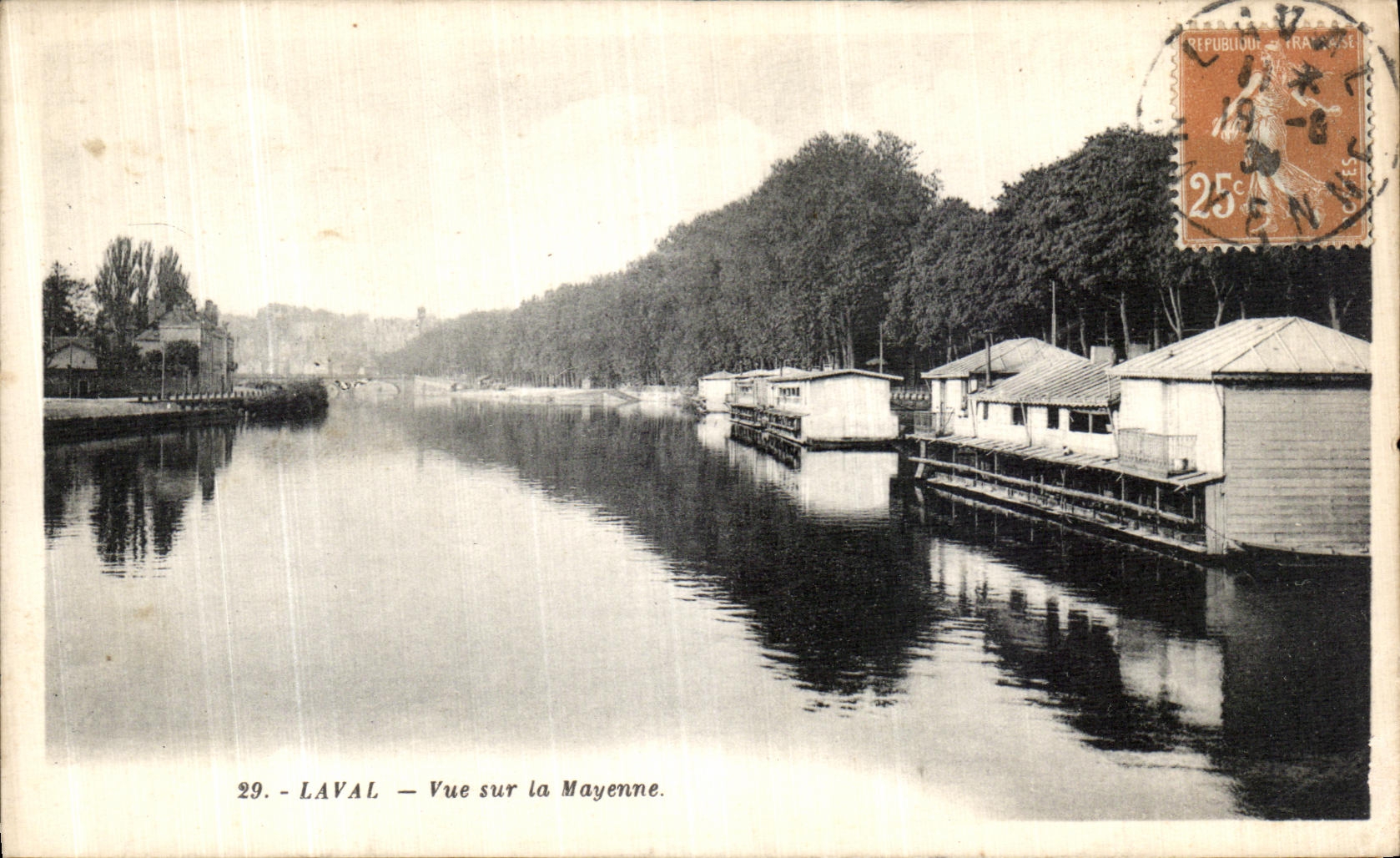 CPA Laval Vue Sur La Mayenne Lavoir