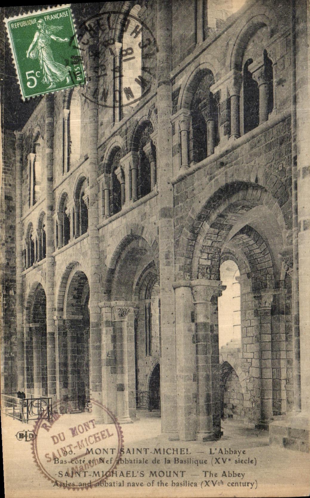 Mont-Saint-Michel — L'Abbaye — Bas-côté et Nef abbatiale de la Basilique (XVe siècle)