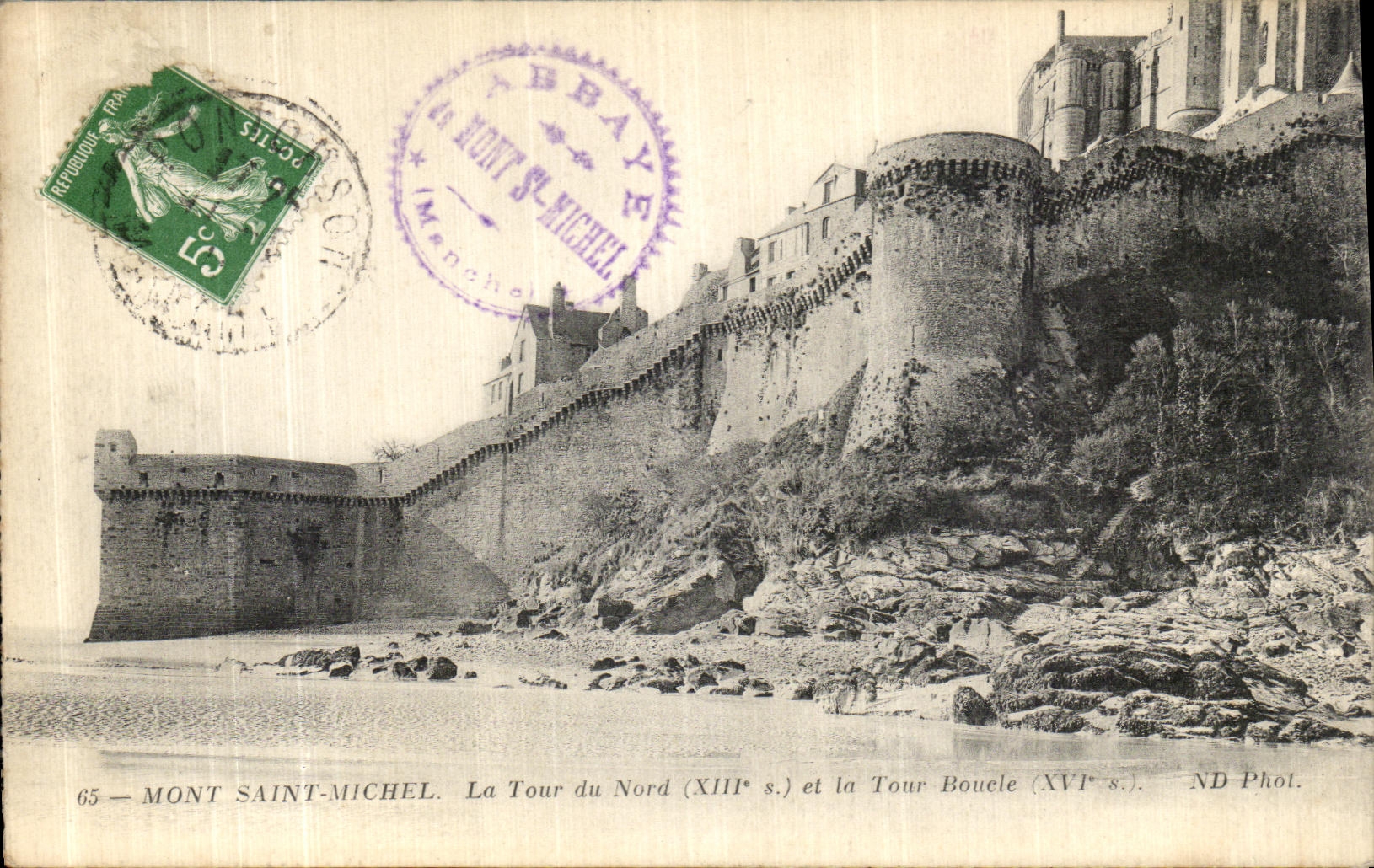 Mont Saint-Michel — La Tour du Nord (XIIIe s.) et la Tour Boucle (XVIe s.) — ND Phot.