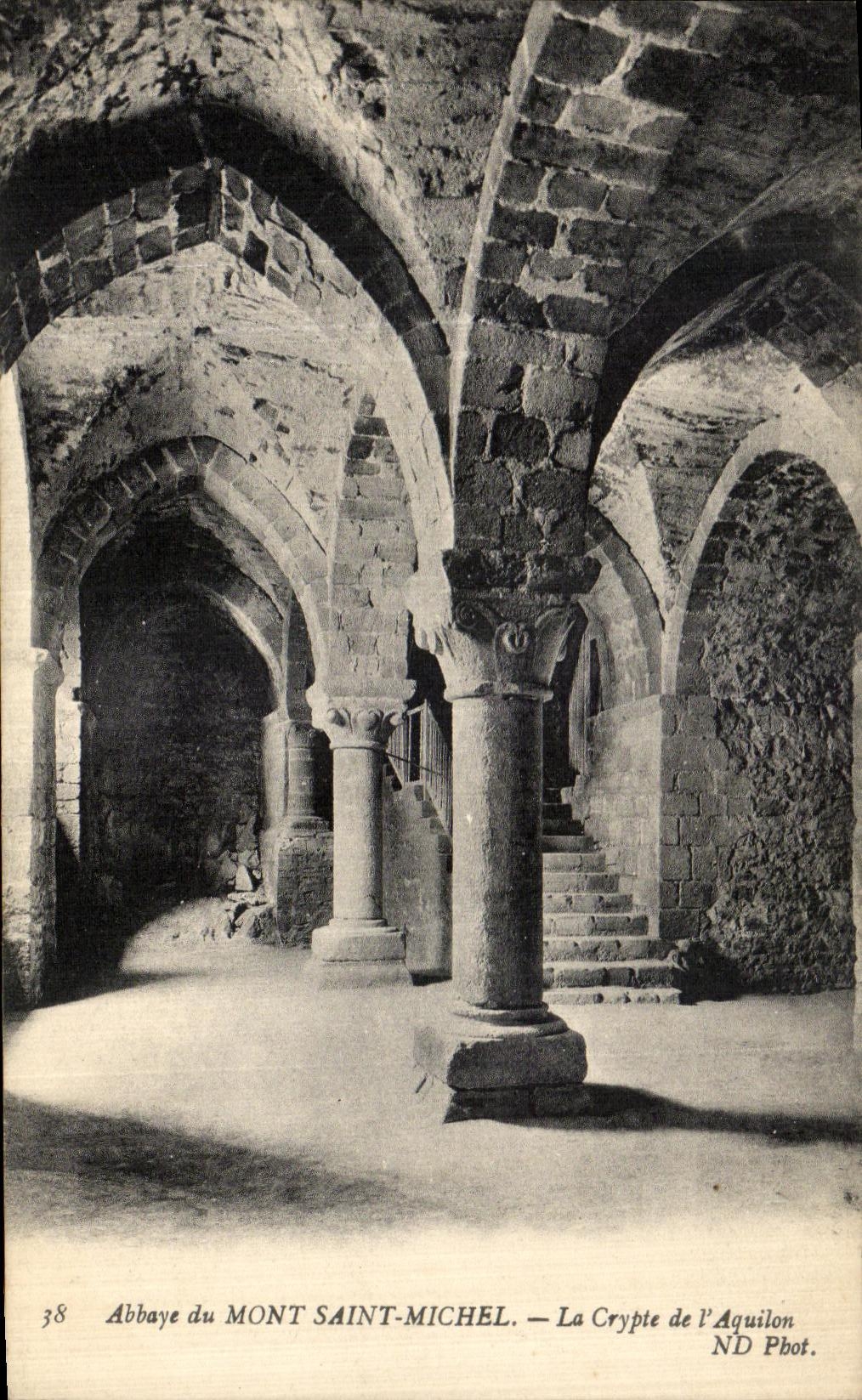 CPA Abbaye du Mont Saint Michel La Crypte de l Aquilon