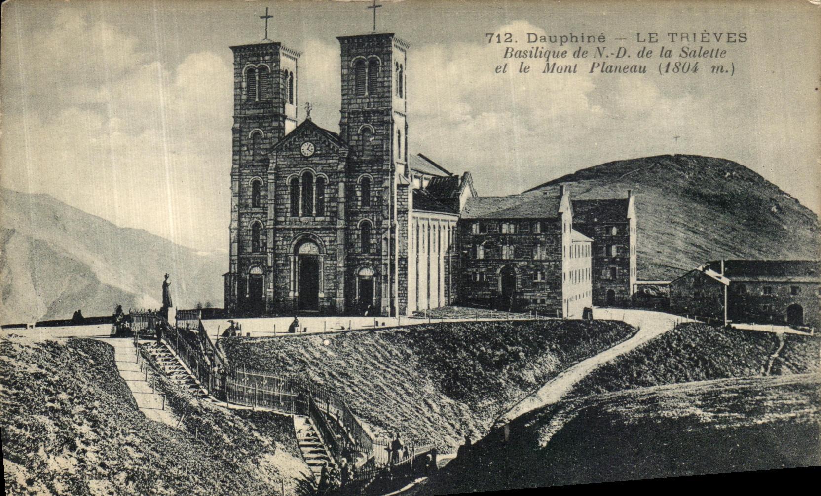 Dauphiné — Le Trièves — Basilique N.-D. de la Salette et le Mont Planeau (1804 m.)