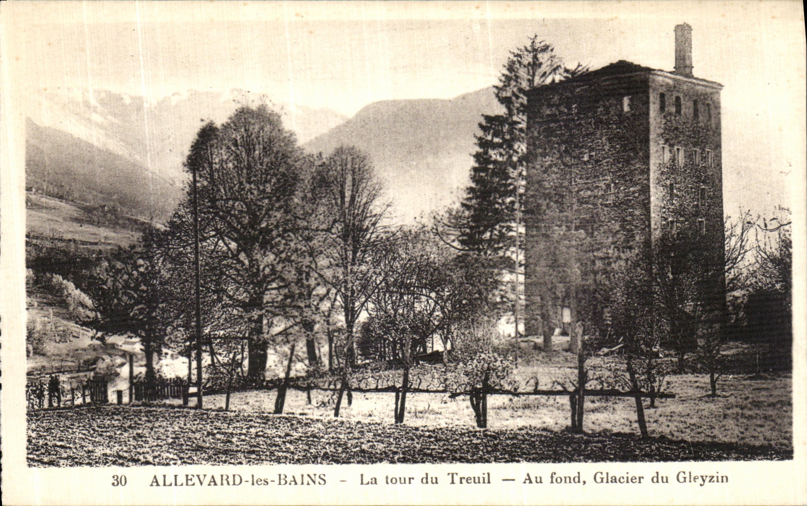 Allevard-les-Bains — La tour du Treuil — Au fond, Glacier du Gleyzin