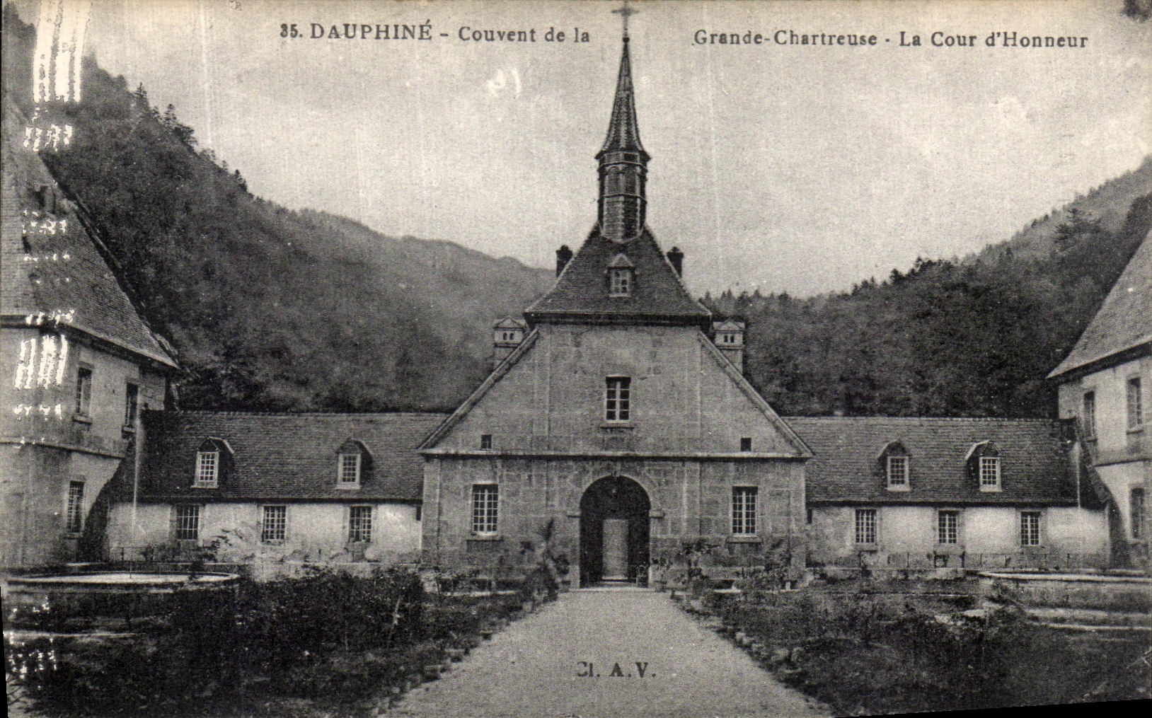 Dauphiné - Couvent de la Grande-Chartreuse - La Cour d'Honneur — CI.A.V.