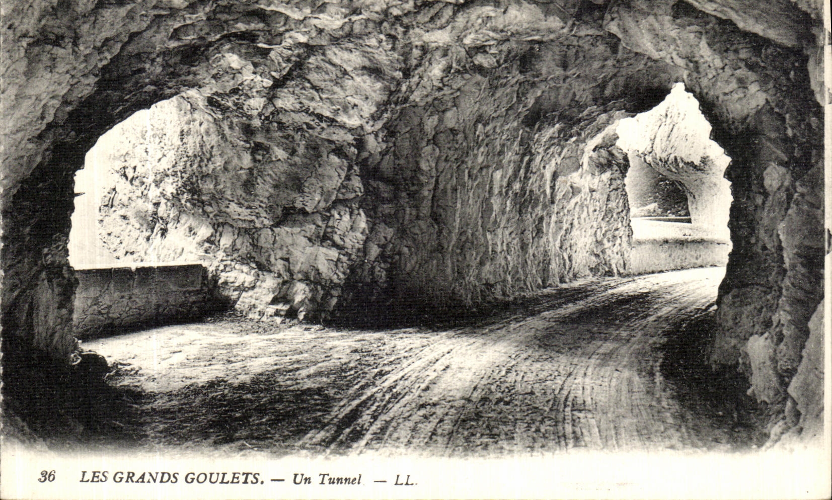 Les Grands Goulets — Un Tunnel — LL.