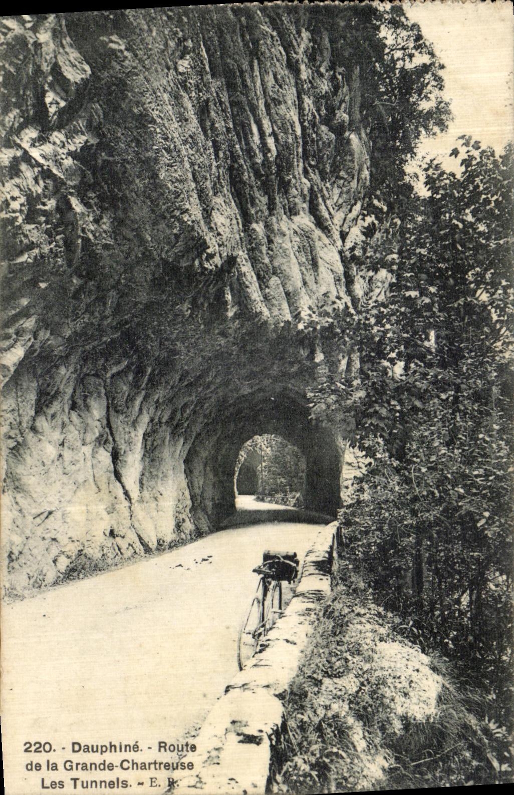 CPA Dauphine Route de la Grande Chartreuse Les Tunnels
