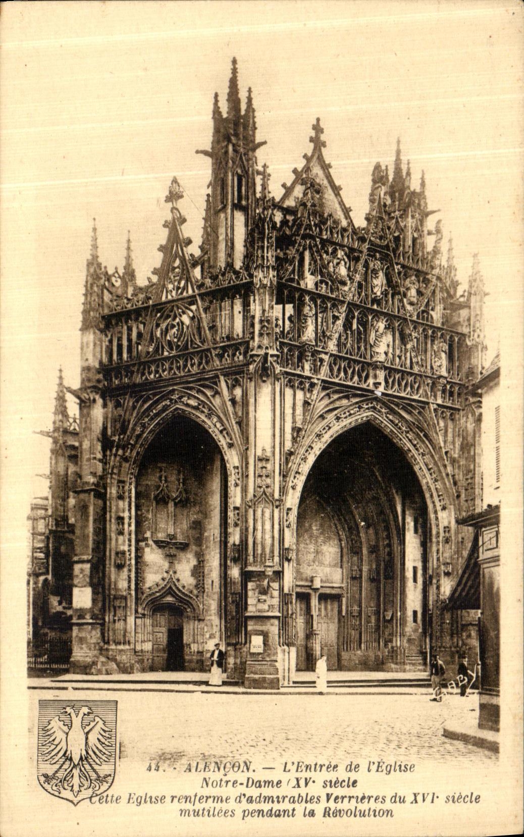 CPA Alencon L Entree de l Eglise Notre Dame XV siecle