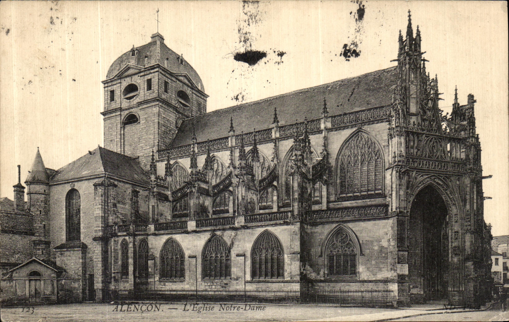 CPA Alencon L Eglise Notre Dame