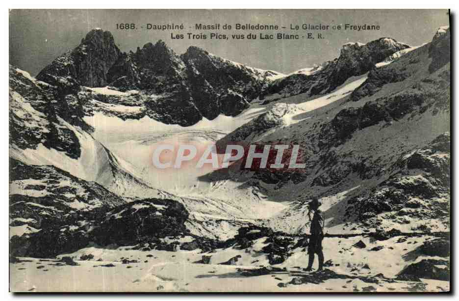 CPA Dauphine Massif de Belledonne Le Glacier de Freydane Les trois pics vus du lac blanc