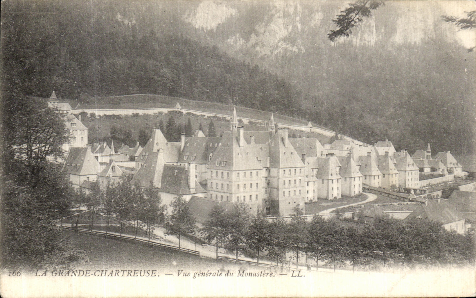 CPA Dauphine Grande Charteuse Vue Generale du Monastere