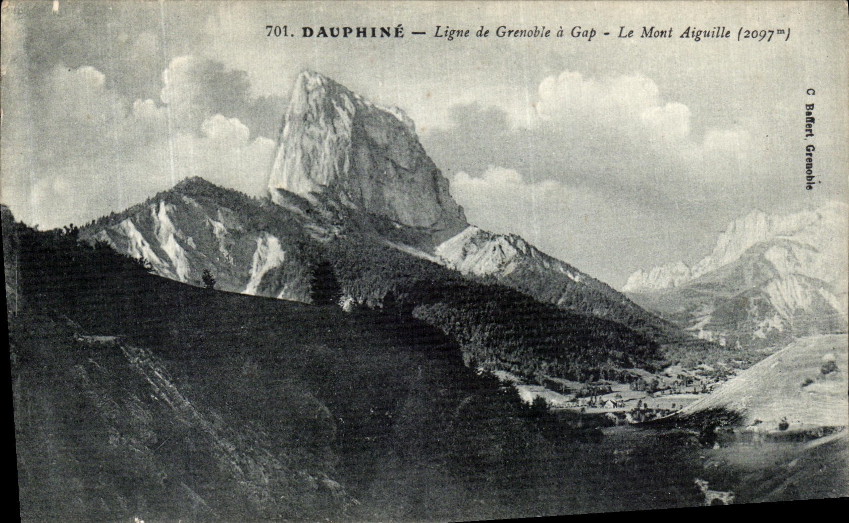 Dauphiné — Linie von Grenoble nach Gap — Mont Aiguille (2097m) — C. Balfert, Grenoble