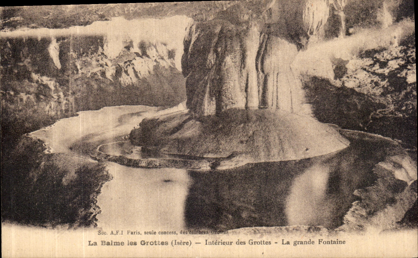 La Balme les Grottes (Isère) — Intérieur des Grottes — La grande Fontaine — Soc. A.F.I. Paris