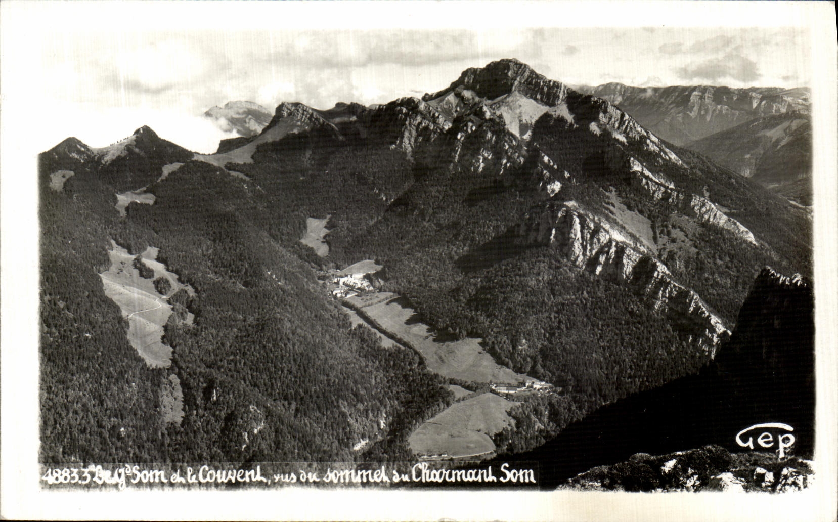 Bey Som et le Couvent, vus du sommet du Chavemant Som — Gep