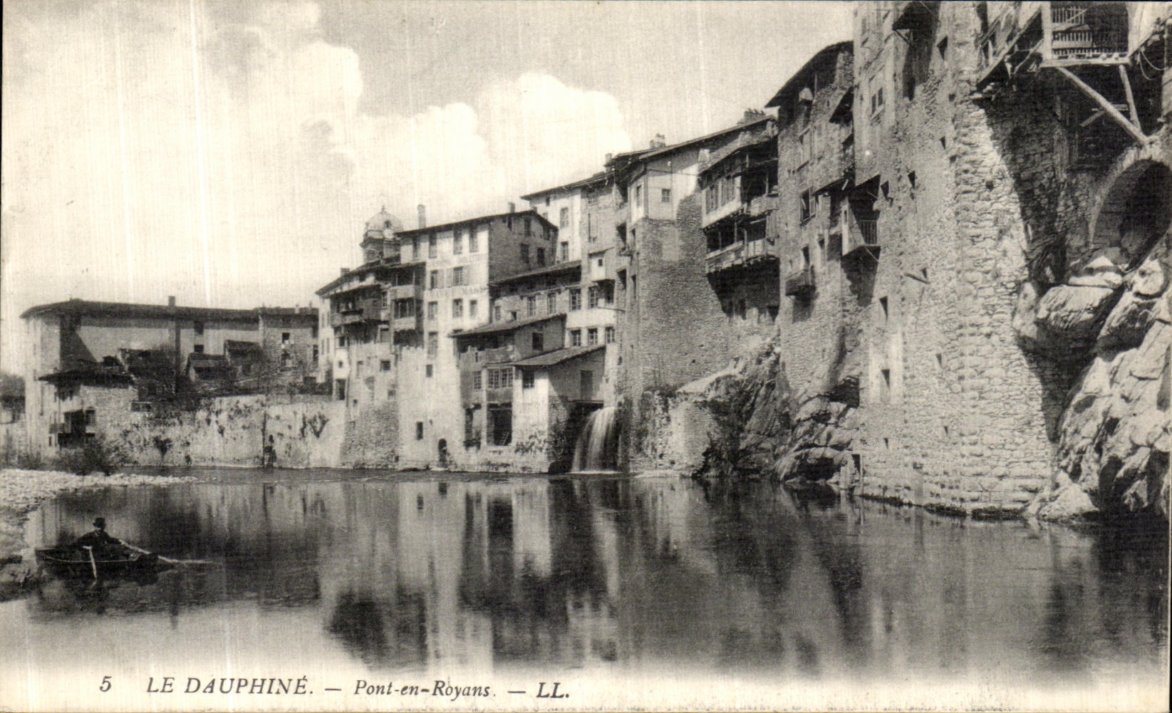 Pont-en-Royans — Vue du pont et des maisons sur la rivière — LL