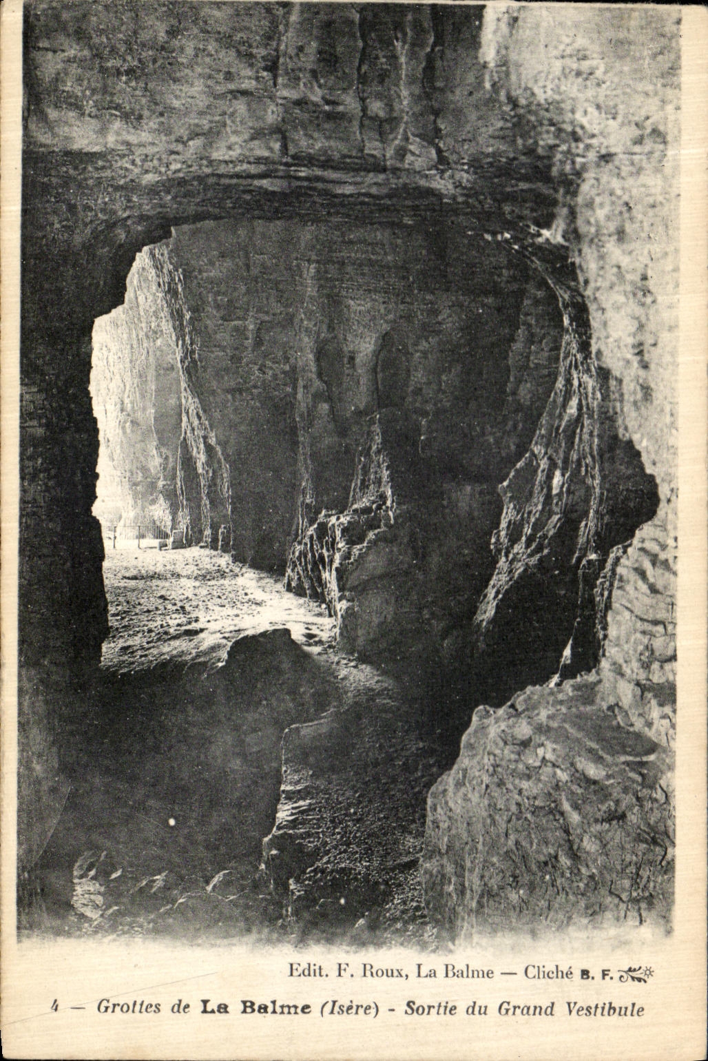 Grottes de La Balme (Isère) — Sortie du Grand Vestibule — Edit. F. Roux, La Balme