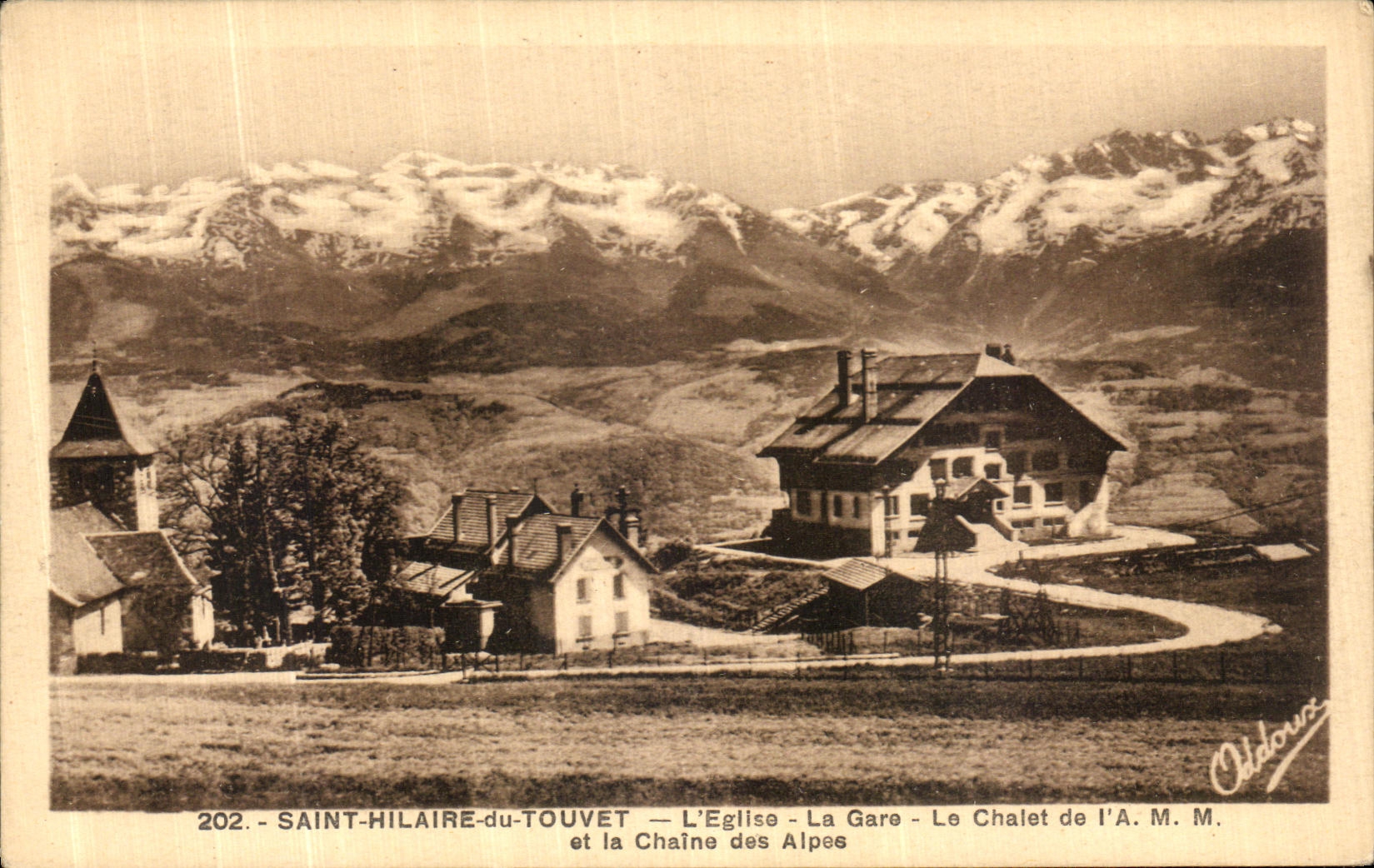 Saint-Hilaire-du-Touvet — La Chiesa - La Stazione - Il Chalet dell'A.M.M. e la Catena delle Alpi — Cliché Oddéouz