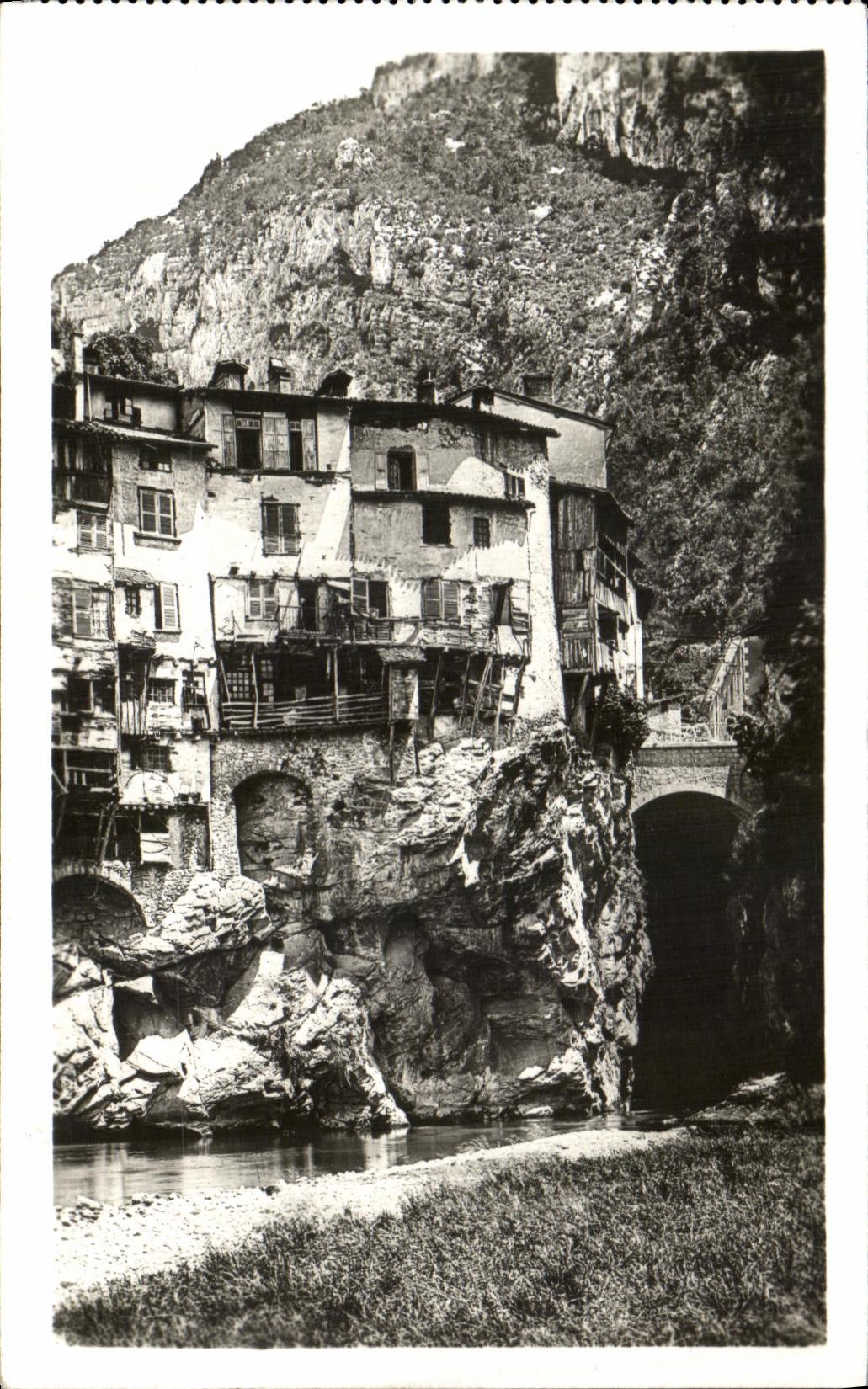 Pont-en-Royans — Vieilles Maisons sur la Bourne et le Pont Picard — CPAPHIL 1520