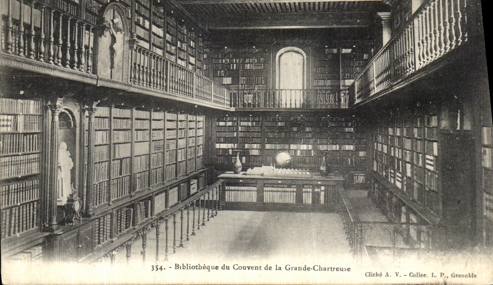 Bibliothèque du Couvent de la Grande-Chartreuse — Cliché A. V. — Collection L. P., Grenoble