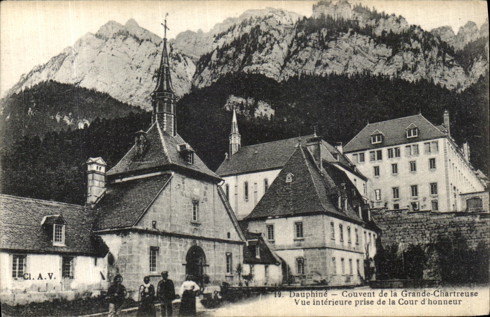 Dauphiné — Couvent de la Grande-Chartreuse — Vue intérieure prise de la Cour d'honneur — CI.A.V. n°19