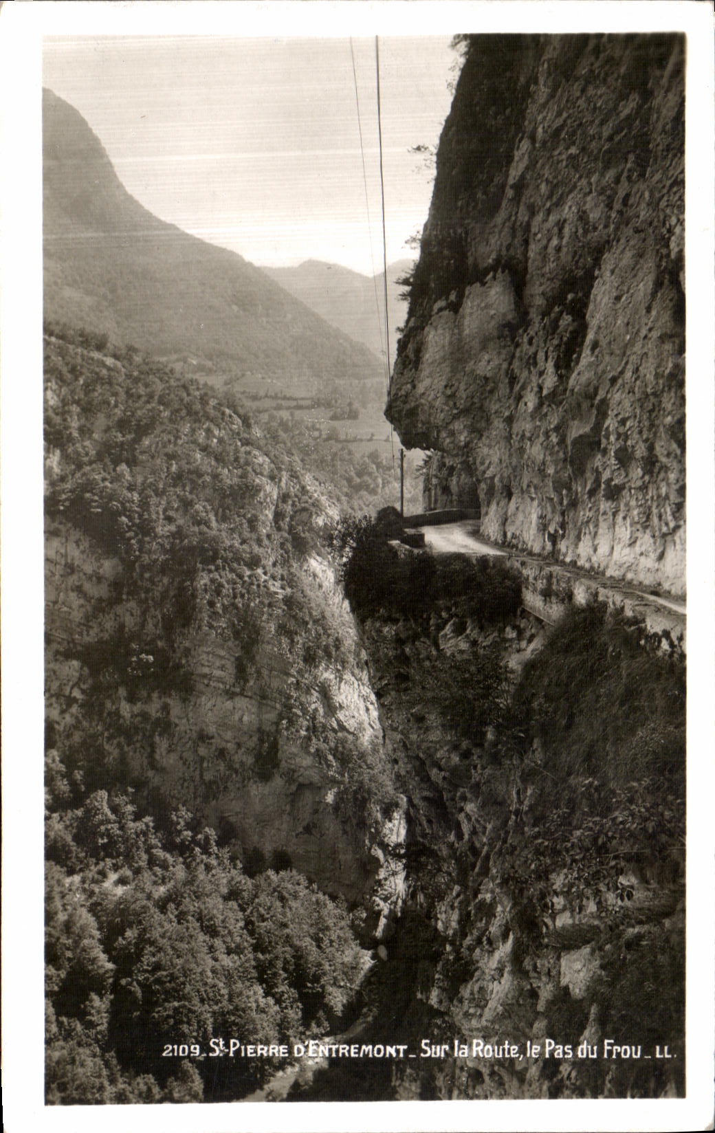 St-Pierre-d'Entremont — Sur la Route, le Pas du Frou — LL, n° 2109