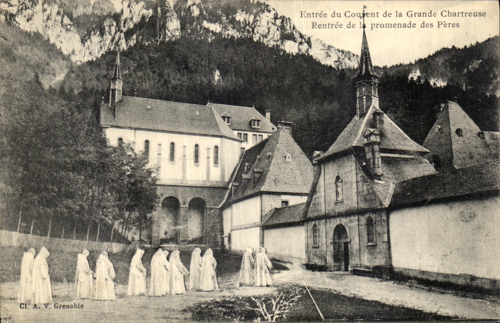 CPA Entree du Cour et de la Grande Chartreuse Rentree de la promenade des Peres