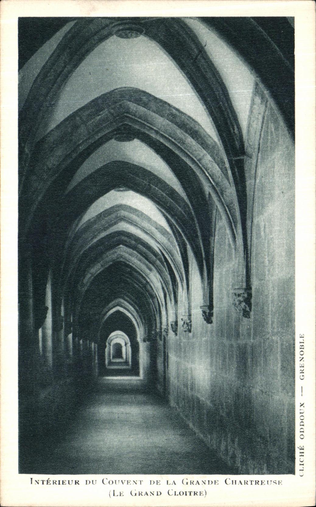 Interior del convento de la Grande Chartreuse — El Gran Claustro — Cliché Oddoux — Grenoble