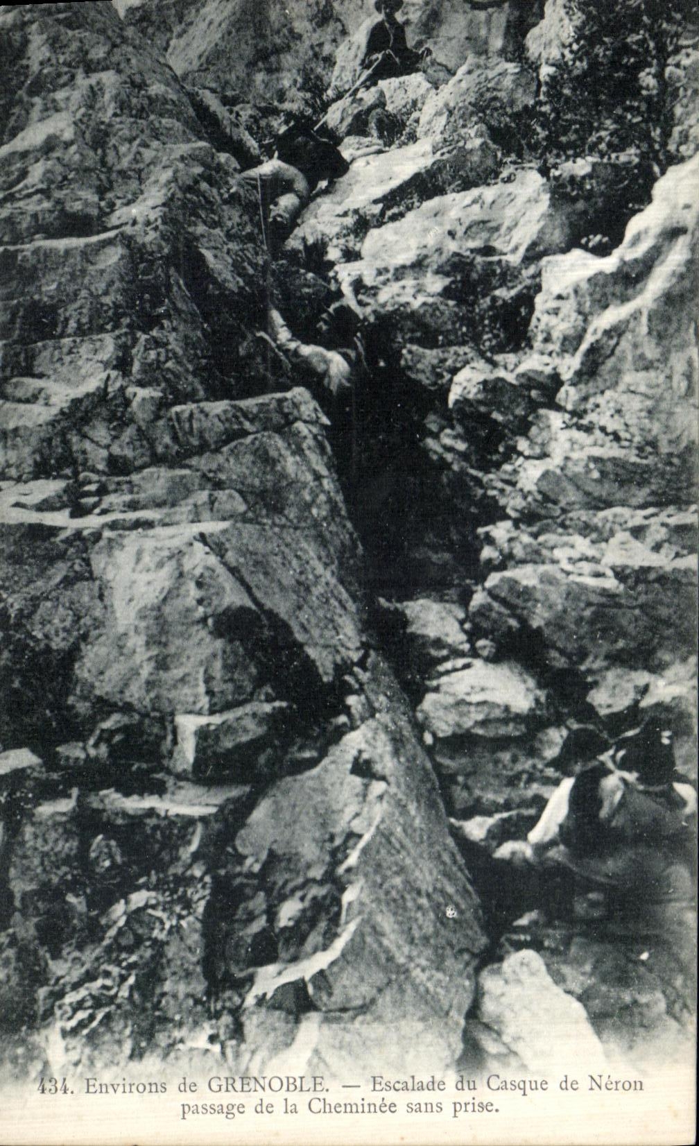 Environs de GRENOBLE — Escalade du Casque de Néron — passage sans prise