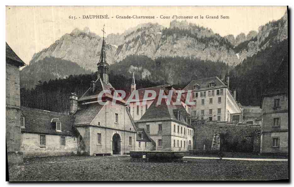 CPA Dauphine Couvent de la Grande Chartreuse Cour d Honneur et le Grand Som