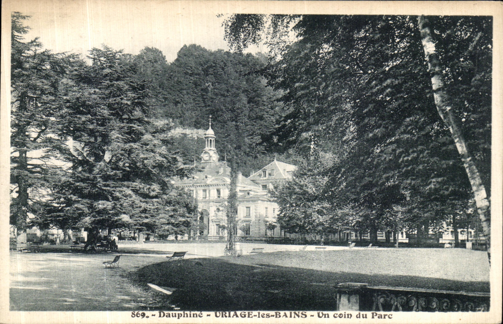 CPA Le Dauphine Uriage les Bains Un Coin du Parc