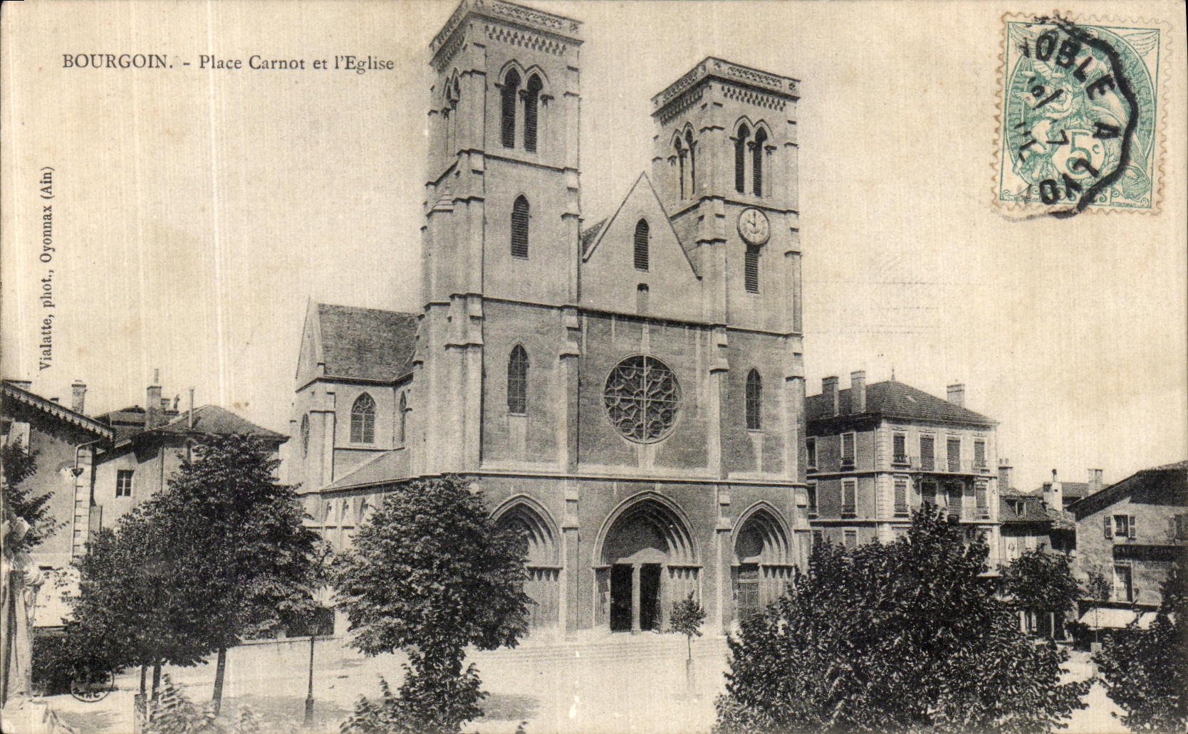 CPA Bourgoin Place Carnot et L Eglise