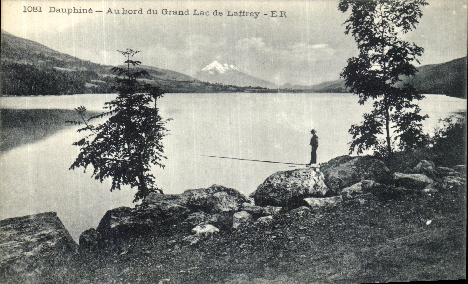 Dauphiné — Au bord du Grand Lac de Laffrey — E R