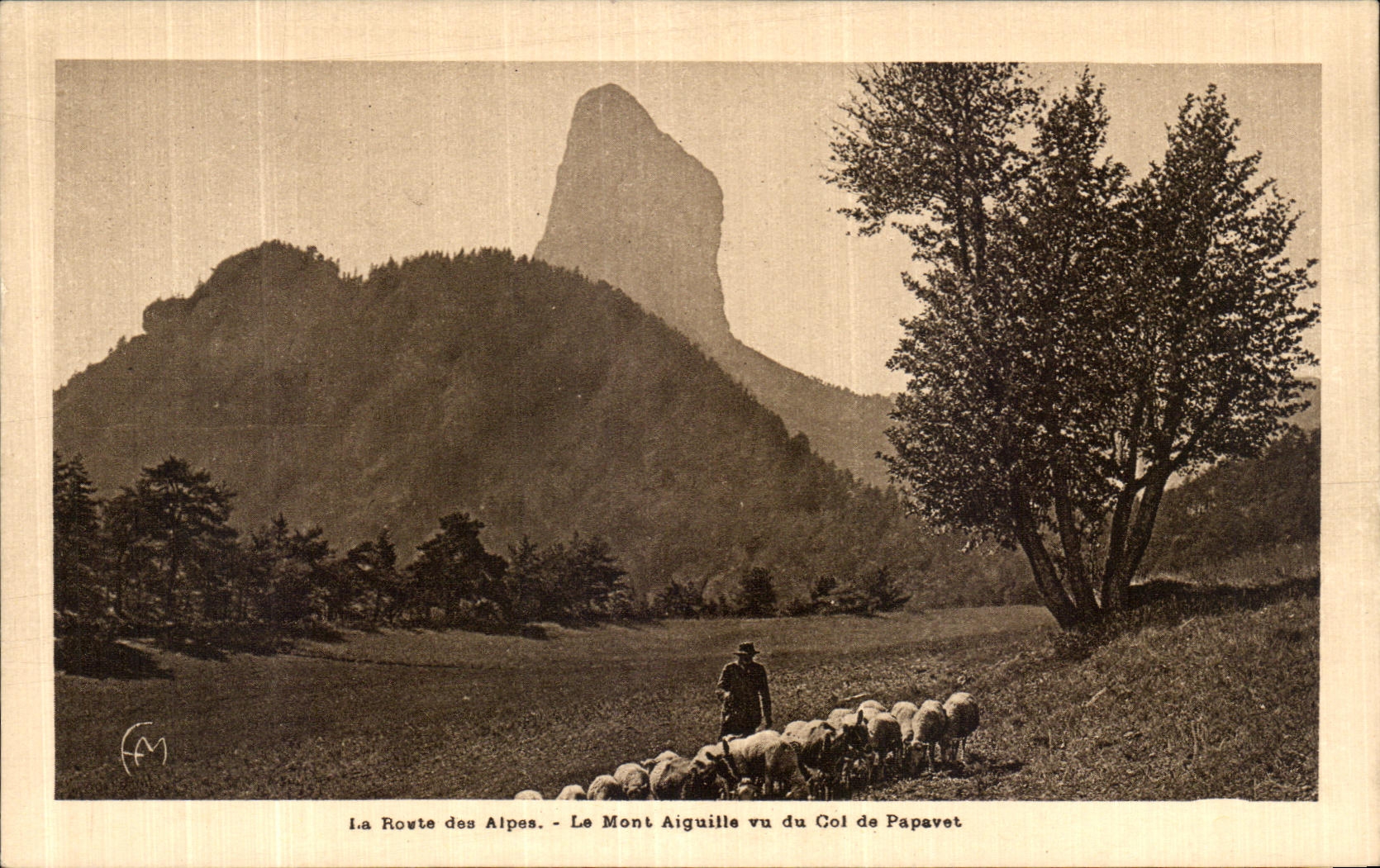 Le Mont Aiguille vu du Col de Papavet — La Route des Alpes — Éditeur Marinotto, n°73