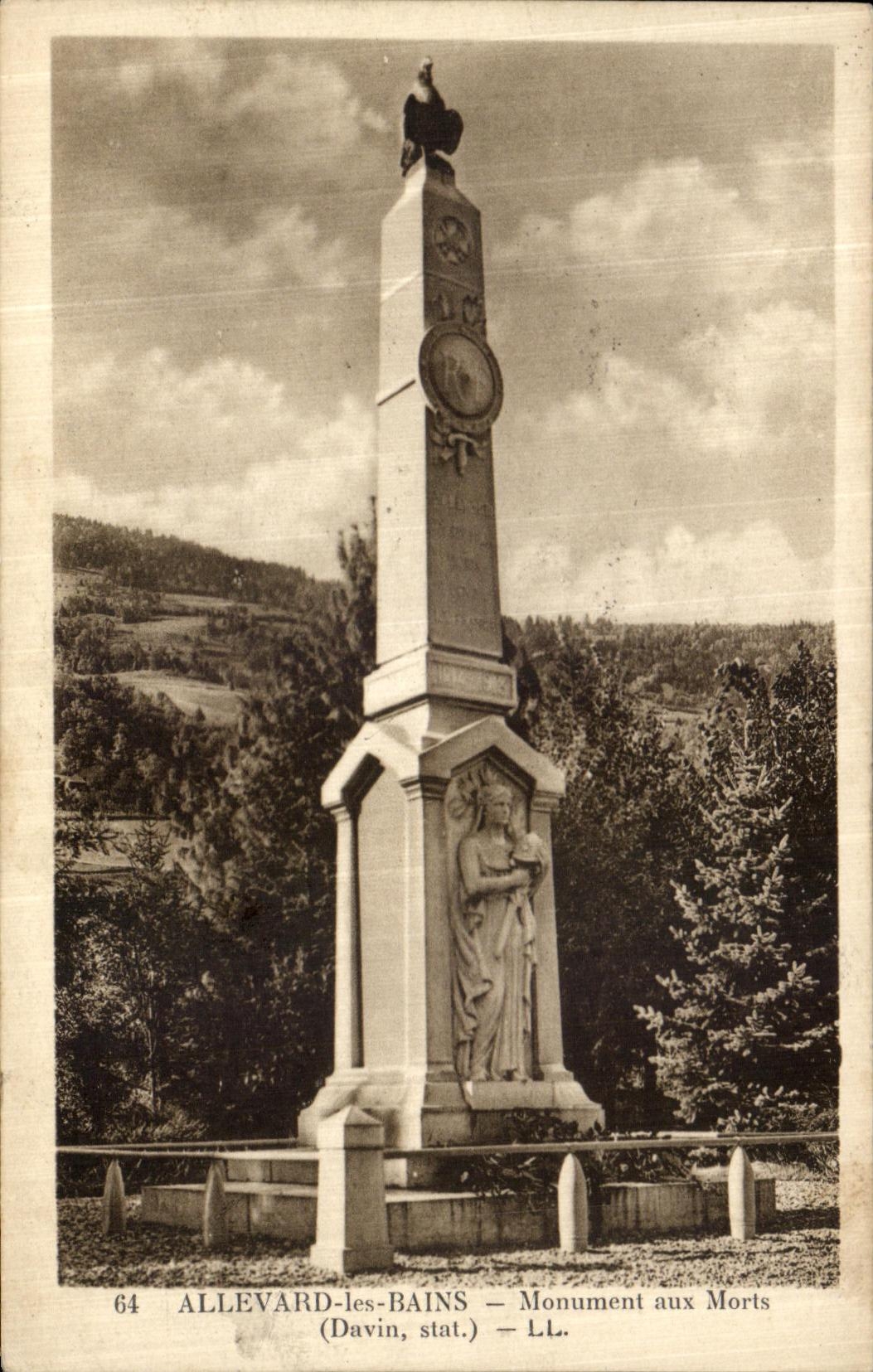 Allevard-les-Bains — Monument aux Morts — Davin, stat.