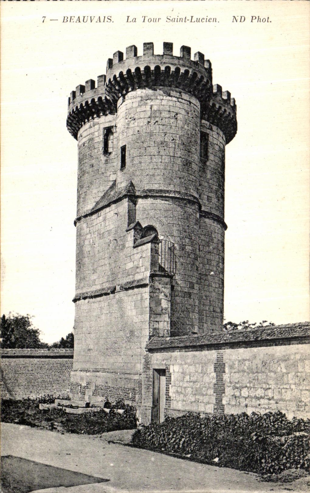 CPA Beauvais La Tour Saint Lucien