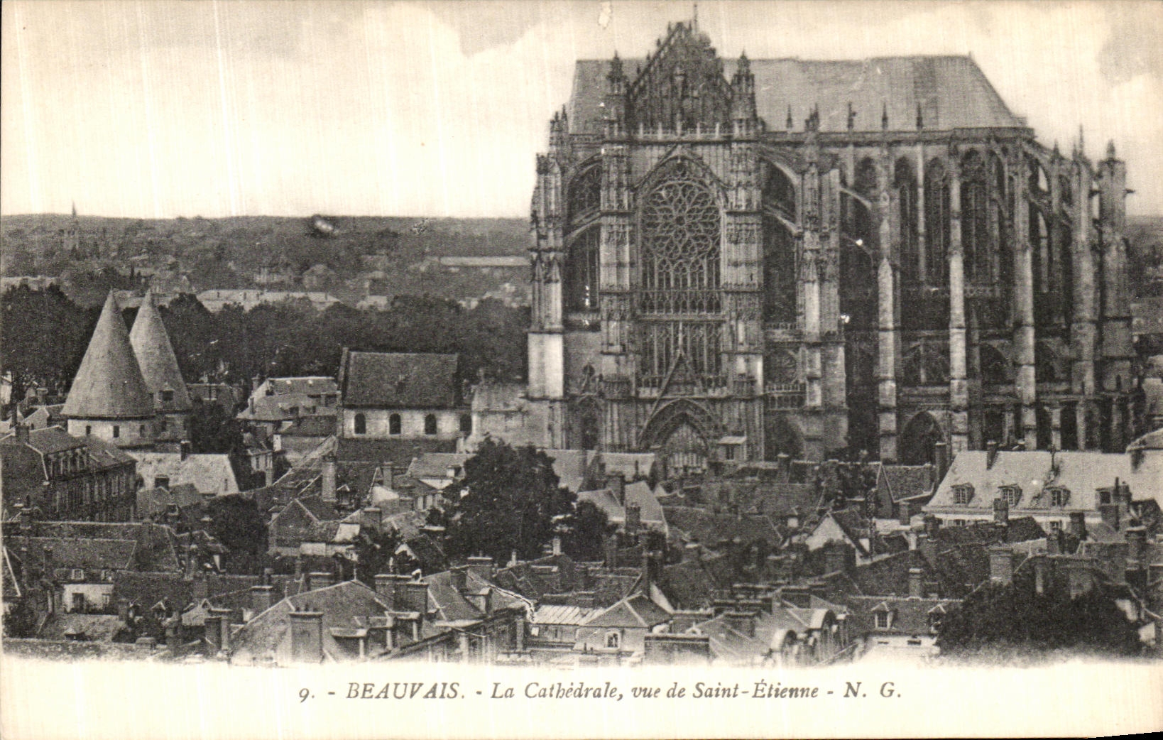 Beauvais - La Cathédrale, vue de Saint-Étienne - N.G.